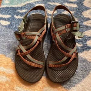 Women’s turquoise & tan chacos size 6